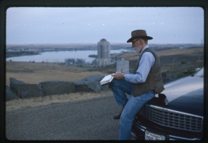 Ivan Doig en la presa de Fort Peck en 1994